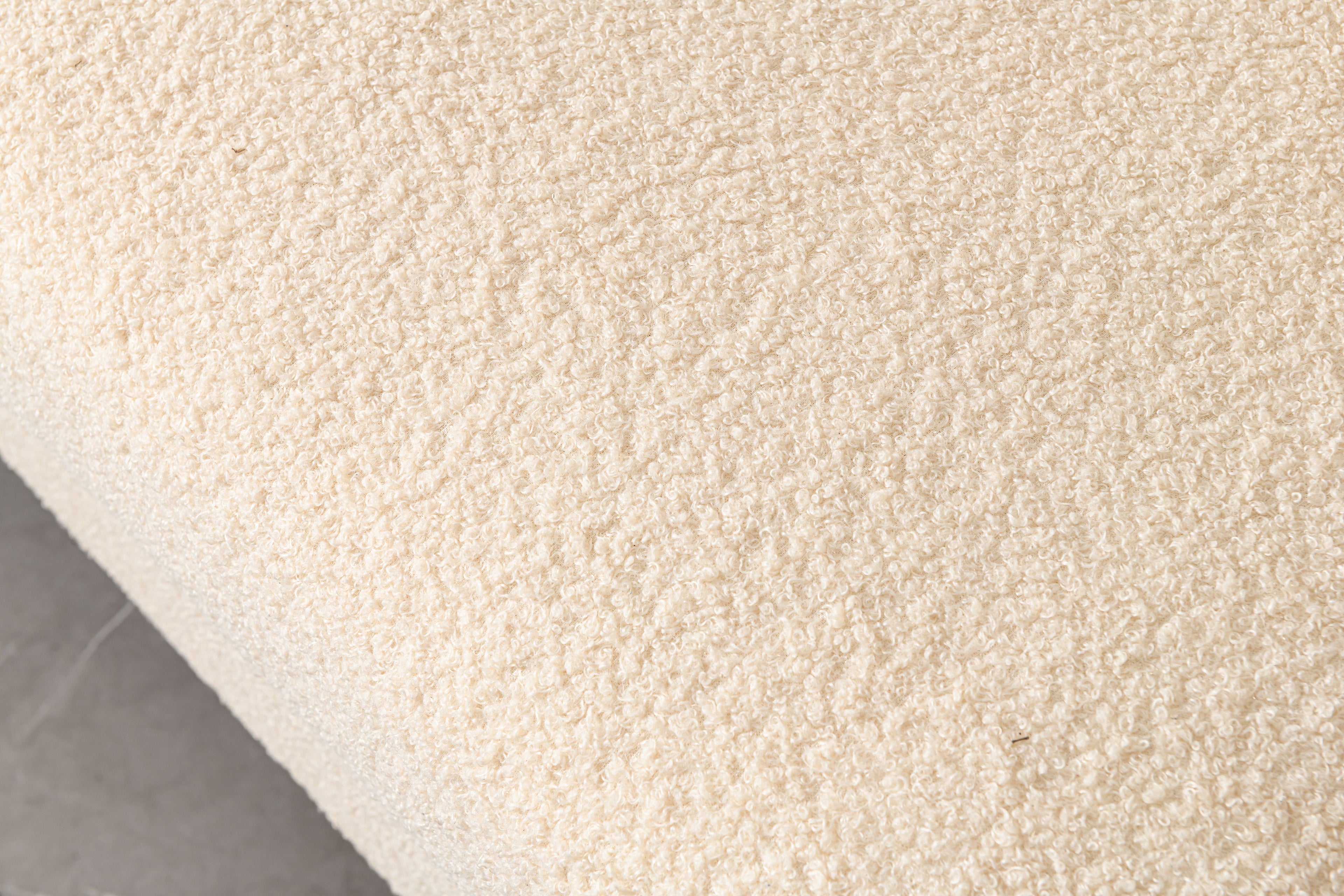 Modern Luxurious And Comfortable Upholstered Sofa