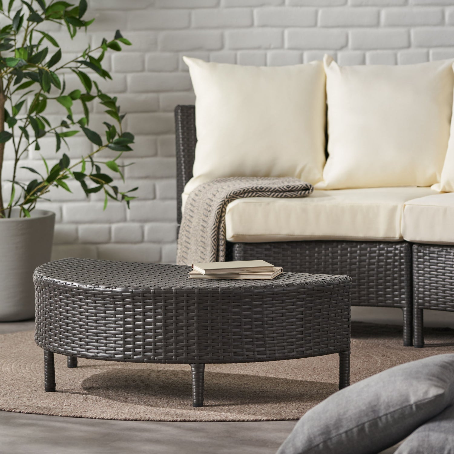 Pt Limon - Outdoor Coffee Table Half Round Design