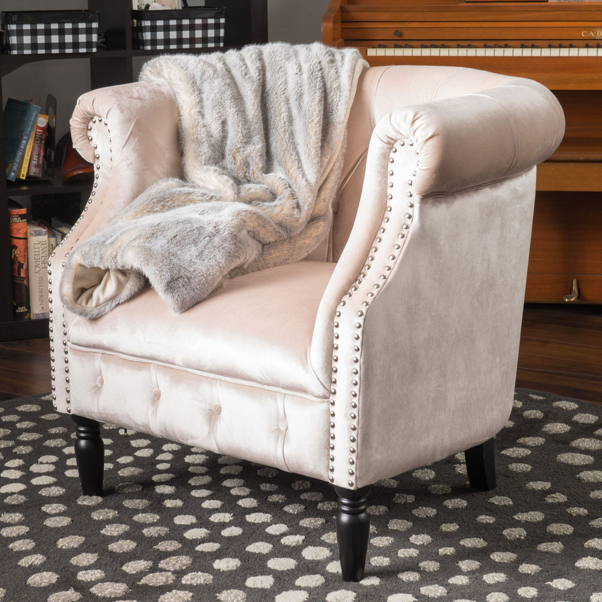 Celestialis - Upholstered Velvet Club Chair With Tub Design And Rolled Recessed Armrests - Champagne
