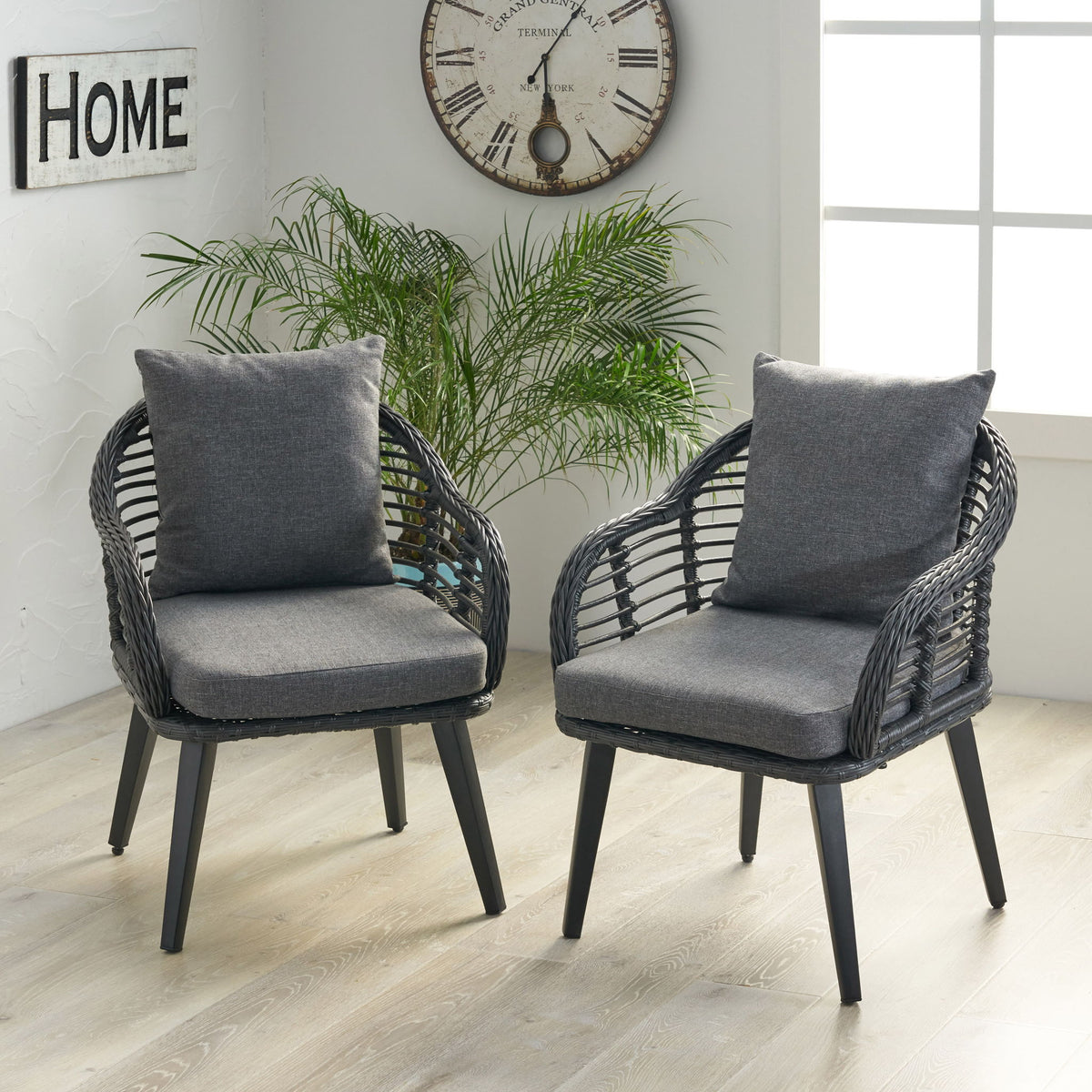 Outdoor Accent Chair With Aluminum Frame And Rattan Seating