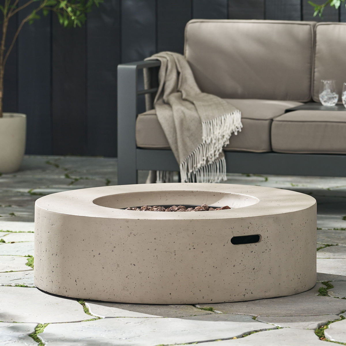 Modern Lightweight Concrete Outdoor Circular Fire Pit 50, 000 Btu