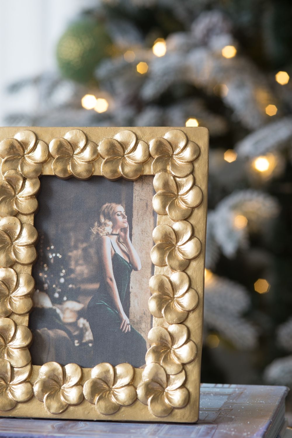 Vintage Photo Frame &amp; Flower Design