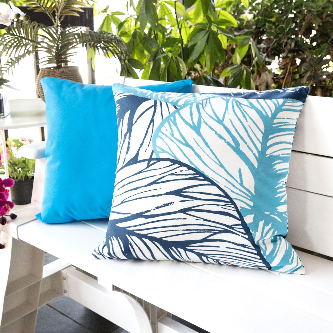 Leaf Vein Outdoor &amp; Indoor Pillow - Indigo