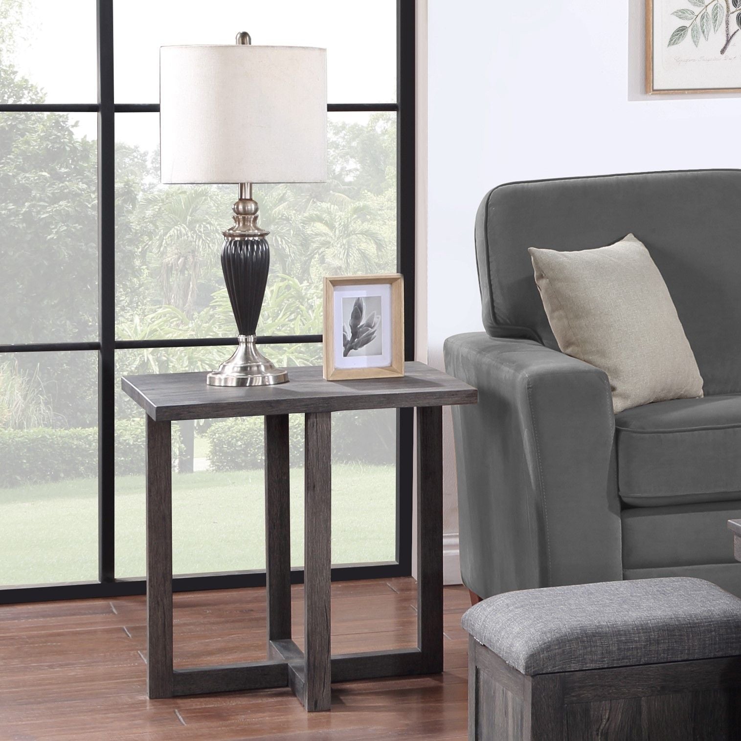 Moseberg - 24&quot; End Table
