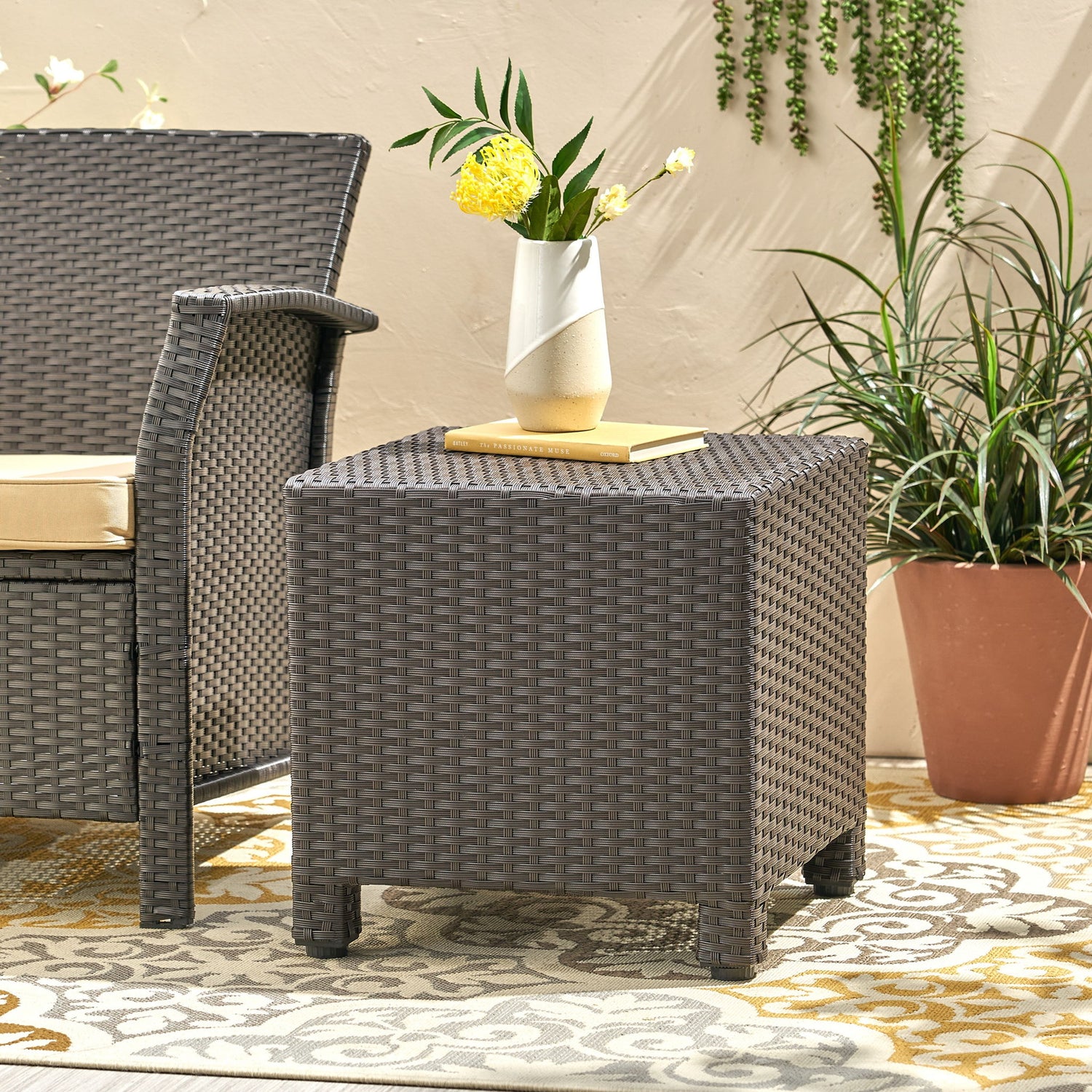 Puerta - Minimalist Style Accent Table