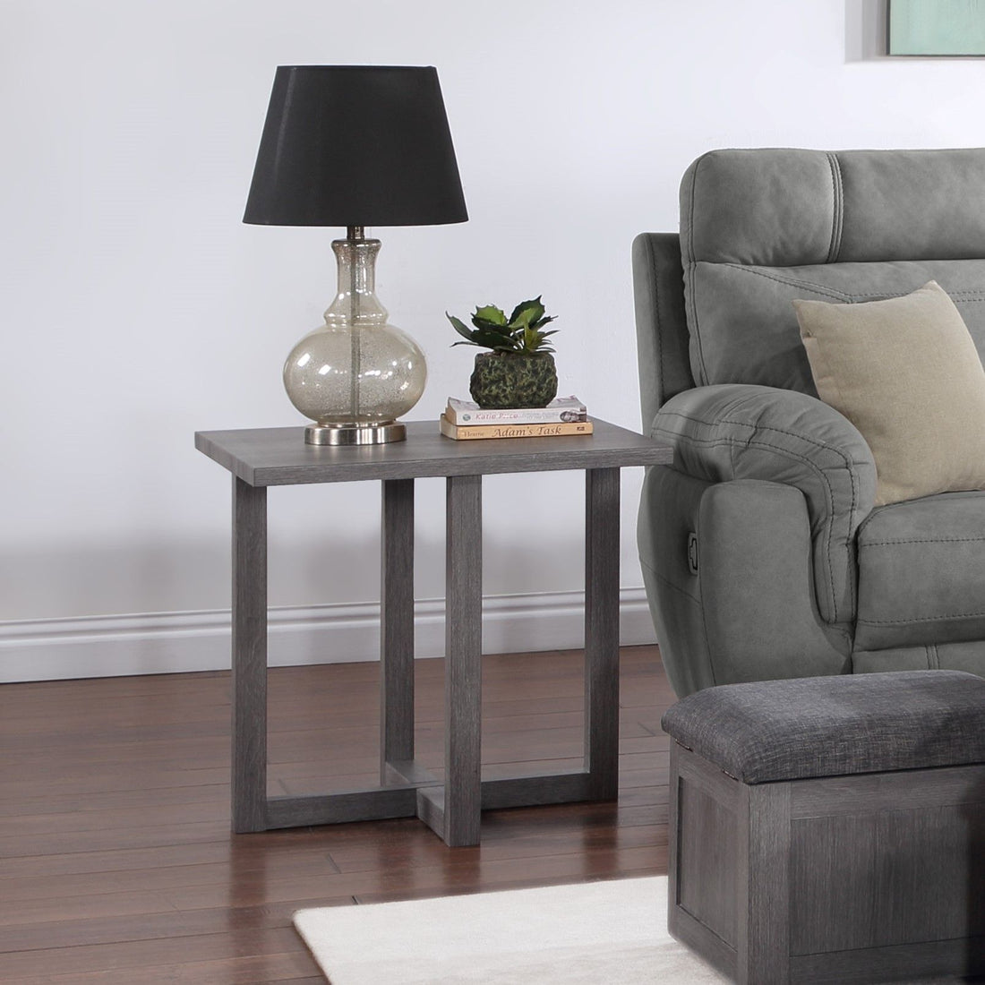 Moseberg - 24&quot; End Table