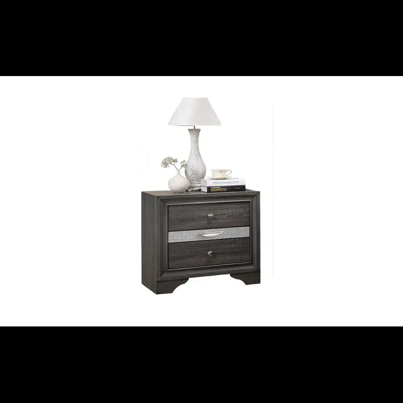 Matrix Traditional Queen 4 piece Storage Bedroom Set made with Wood in Gray