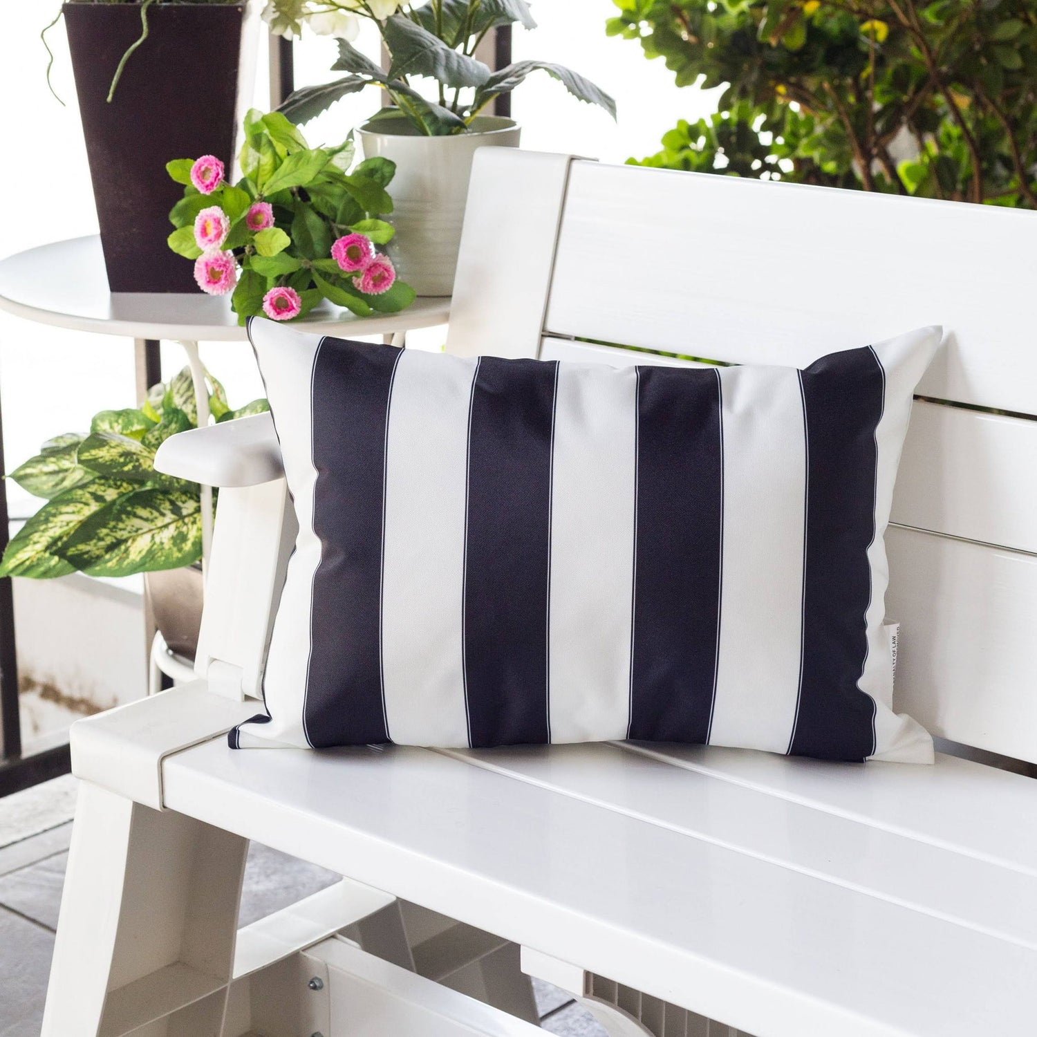 Horizon - Stripe Pillow Outdoor &amp; Indoor - Black