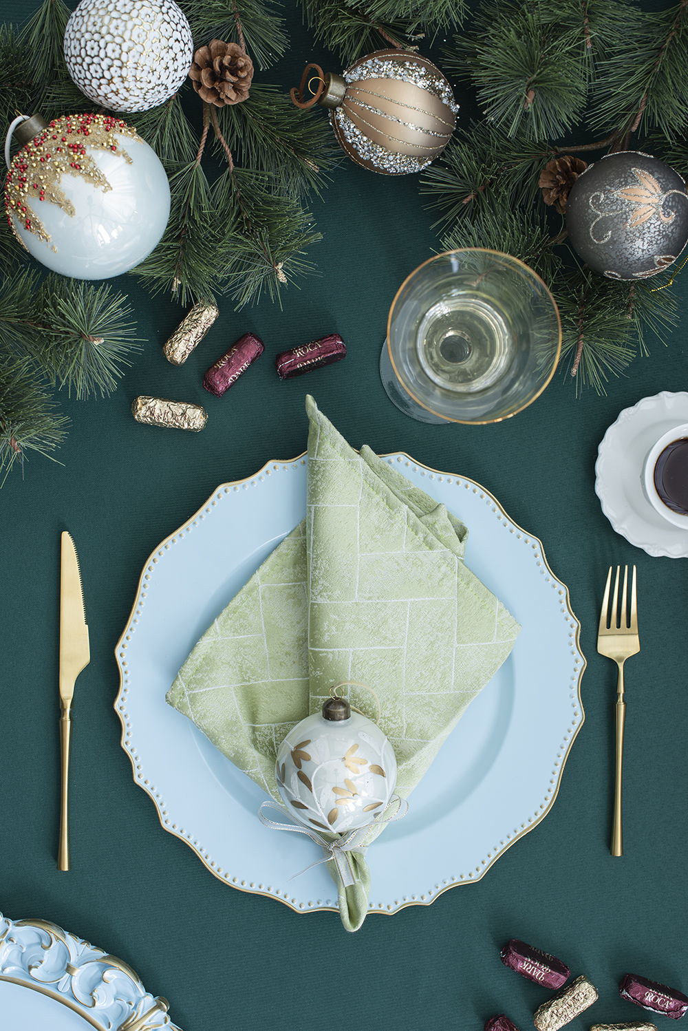 Premium Plastic Charger Plate (Set of 8)